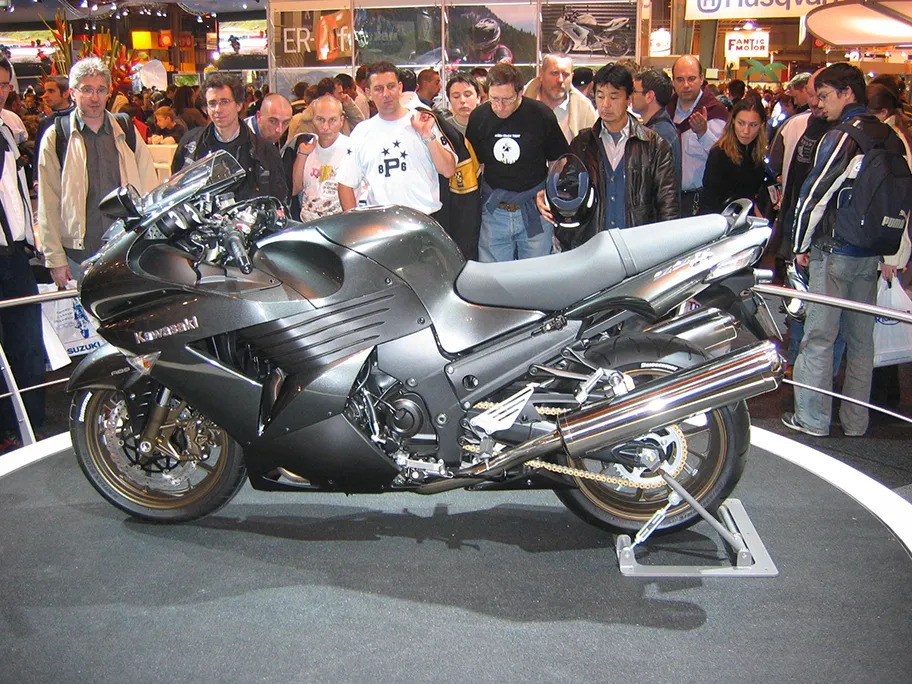 Kawasaki 1400 an einer Moto-Ausstellung.