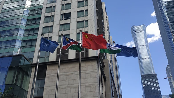 Flaggen von Namibia und Lesotho während dem Forum für China-Afrika-Kooperation in Peking am 6. September 2018.