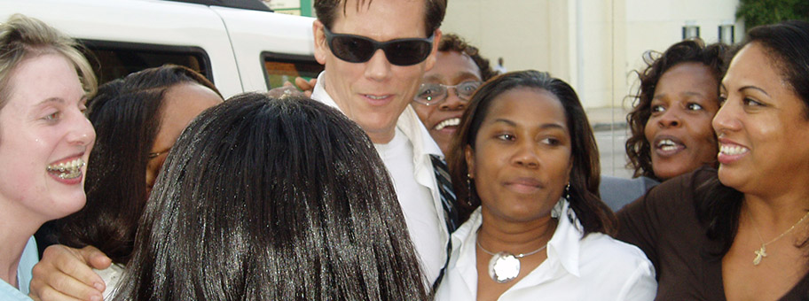 Kevin Bacon (hier in Columbia 2006) spielt im Film die Rolle des Sergeant Ray Duquette.