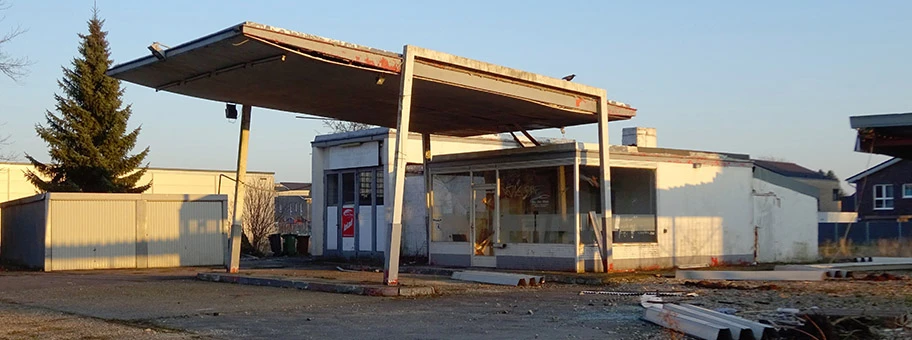 Verfallene Tankstelle in Kleve.