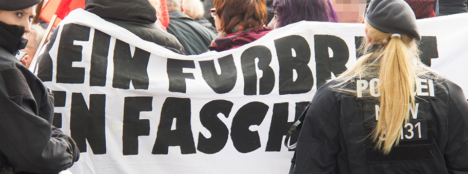 Demonstration von „Köln gegen Rechts - Antifaschistisches Aktionsbündnis“ November 2015.