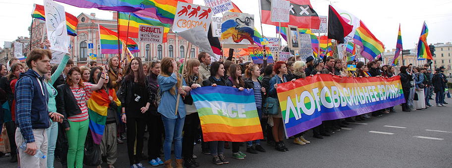 LGBT-Demonstration am 1. Mai 2014 in Sankt-Petersburg gegen den Krieg in der Ukraine und Russland.