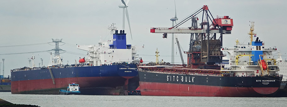 Der russische Öltanker «Ligovsky Prospect» im Hafen von Rotterdam.
