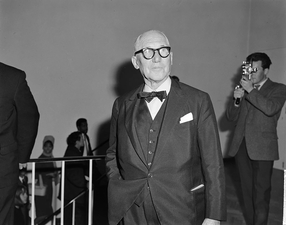Le Corbusier im Stedelijk Museum von Amsterdam, 26. September 1964.