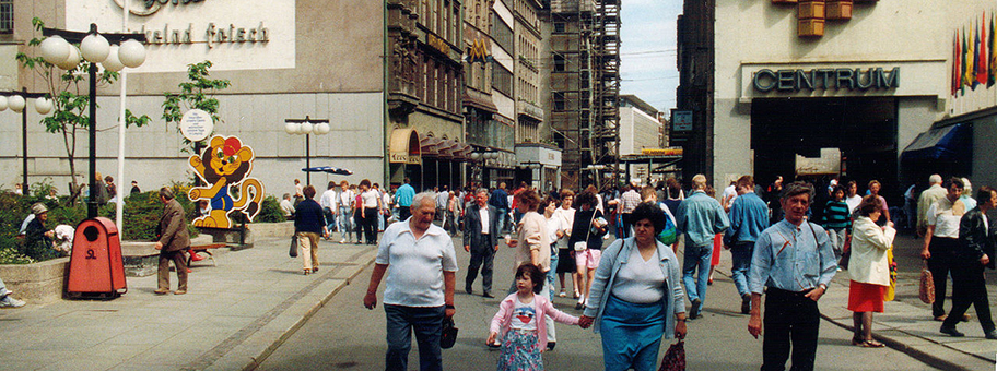Leipzig, DDR, 1989, Petersstrasse, Blick in Richtung Markt.