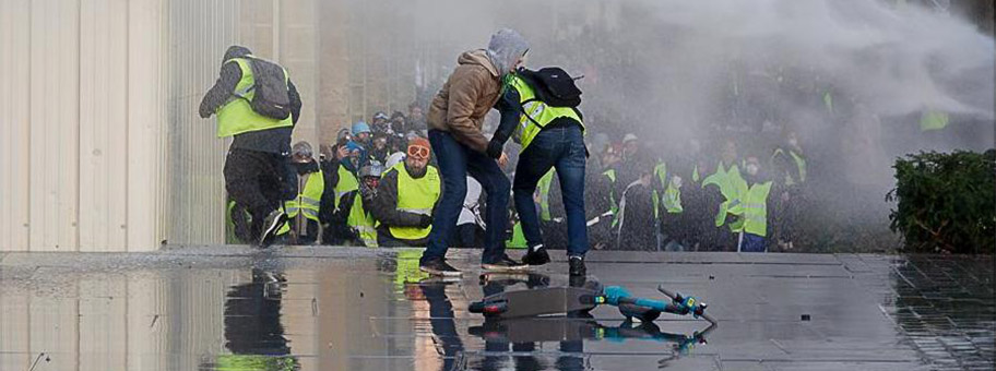 Les_Gilets_Jaunes_(31680480107)_1.jpg