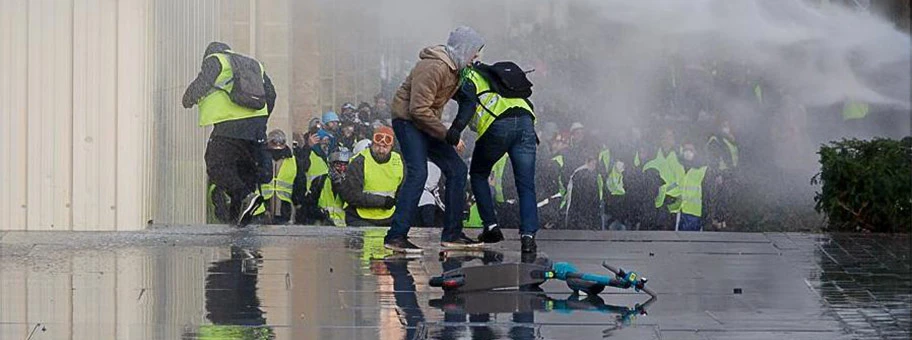 Les_Gilets_Jaunes_(31680480107)_w.webp