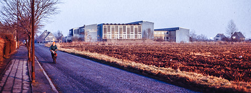 Ernst-Thälmann-Schule in Leuna, Sachsen, Dezember 1980.