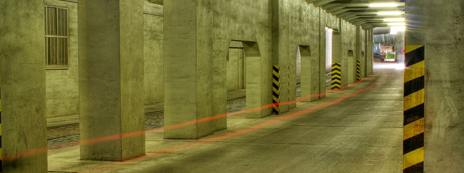 Kein Screenshot von einem Ego-Shooter. Untergrund von Berlin im Tempelhofer Flughafen.