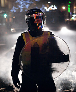 London_Met_Police_riot_gear_2.jpg