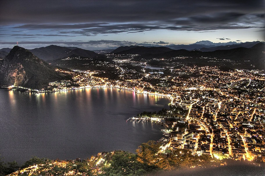 Lugano bei Nacht.