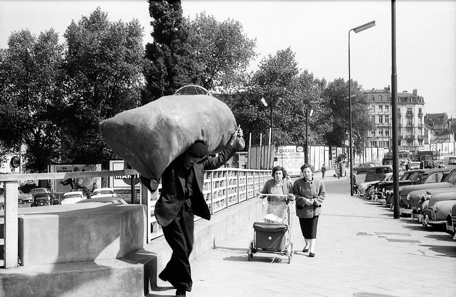 Lumpensammler in Brüssel, 18. Juni 1955.