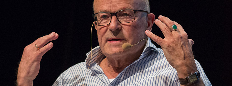 Der deutsche Filmregisseur Volker Schlöndorff bei einem Vortrag auf der See-Conference 2015 im Schlachthof Wiesbaden.