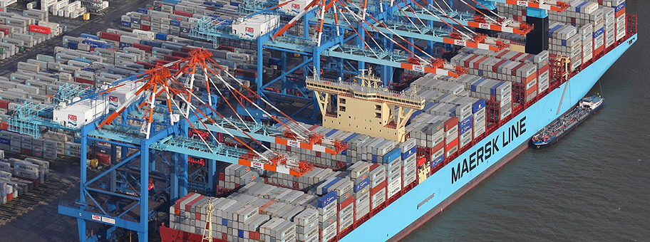 Das Containerschiff Mærsk Mc-Kinney Møller in Bremerhaven.
