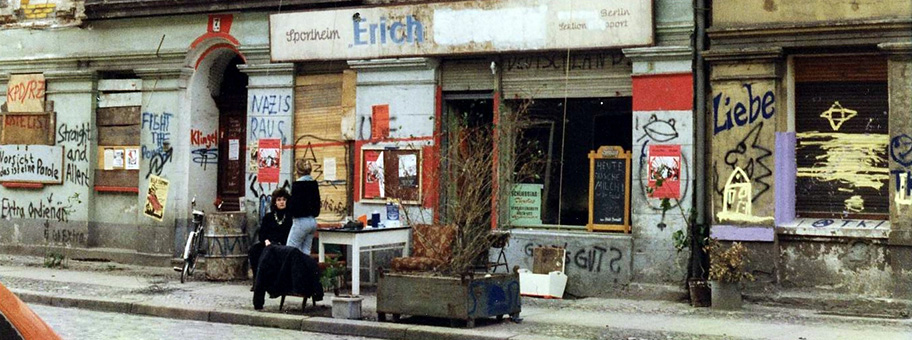 Ost-Berlin, Besetzte Häuser, Mainzer Strasse, im Juni 1990.
