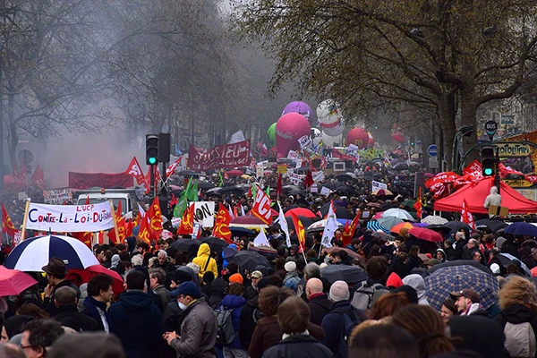 Demonstration in Paris am 9. April 2016 gegen die geplante Arbeitsmarktreform der Regierung Hollande.