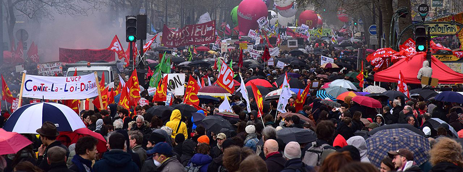 Demonstration in Paris am 9. April 2016 gegen die geplante Arbeitsmarktreform der Regierung Hollande.