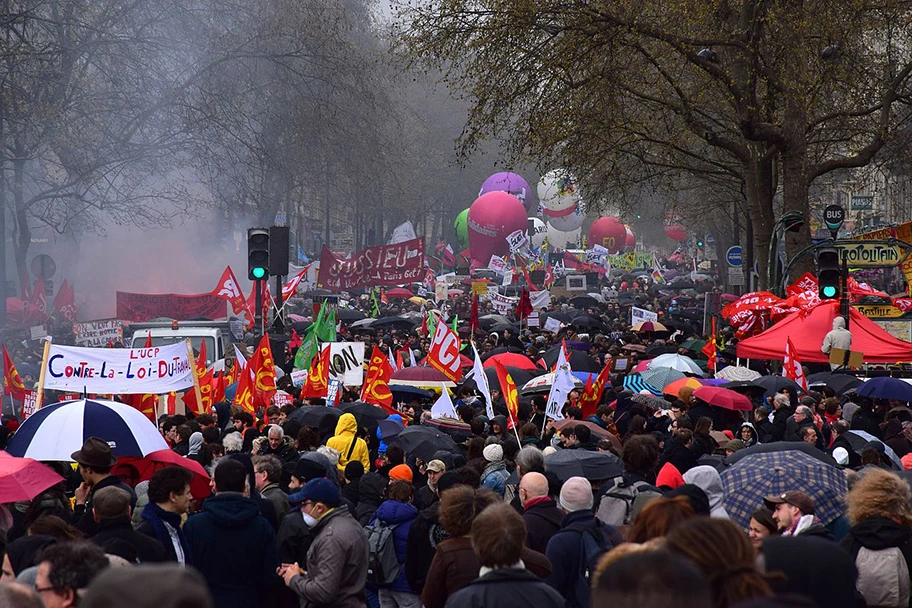 Demonstration in Paris am 9. April 2016 gegen die geplante Arbeitsmarktreform der Regierung Hollande.