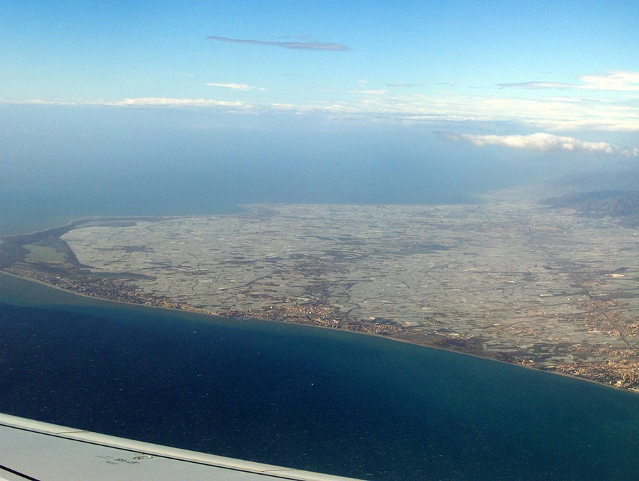 Das Plastikmeer von Almeria. Auf 35'000 Hektaren Fläche breiten sich die Gewächshäuser an der andalusischen Küste aus.