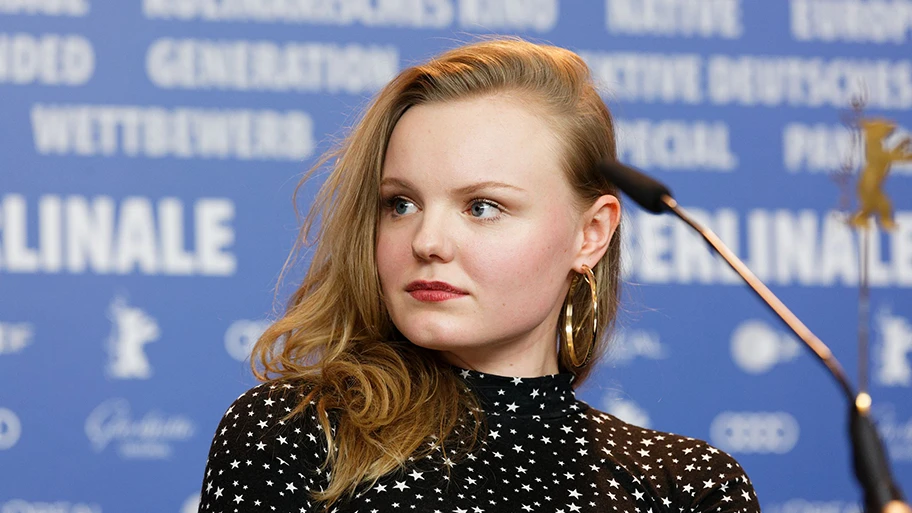 Maria Dragus bei der Pressekonferenz zu "Tiger Girl" bei der Berlinale 2017.