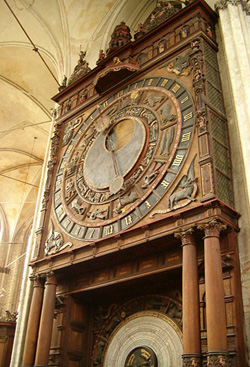 Marienkirche_Astronomische_Uhr_2.jpg