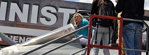 Marine Le Pen an einer Dassault Rafale Ausstellung, Juni 2015.