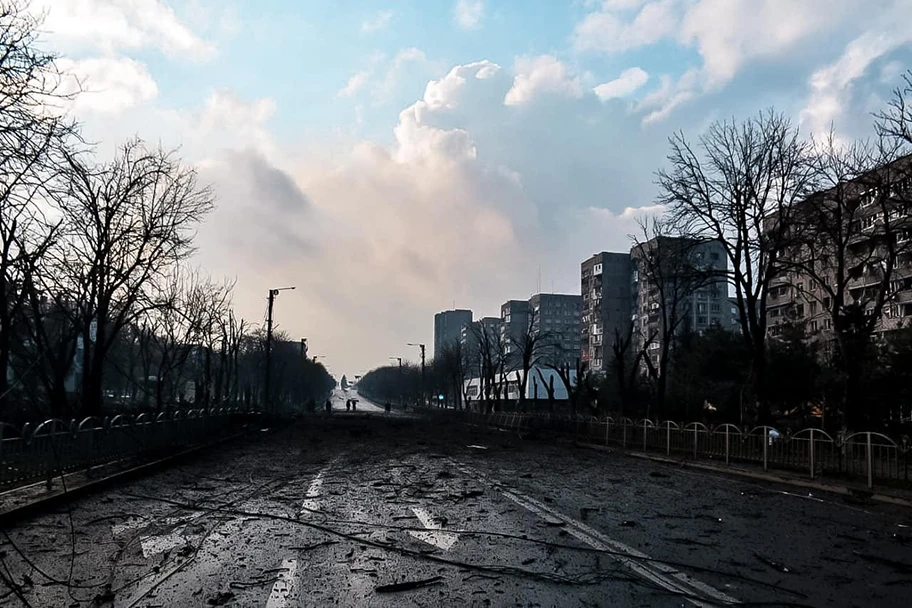 Zerstörte Strasse in Mariupol, März 2022.