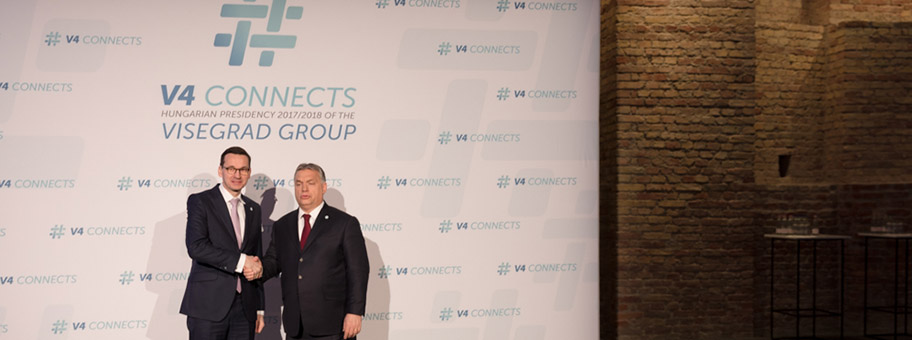 Treffen der Visegrád-Staaten in Budapest, Januar 2018. Der ungarische Ministerpräsident Viktor Orbán (rechts im Bild) mit dem polnischen Ministerpräsidenten Mateusz Morawiecki.