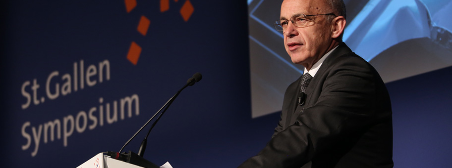 Ueli Maurer im Mai 2012 während der Eröffnungsansprache des 42. St. Gallen Symposium an der Universität St. Gallen.