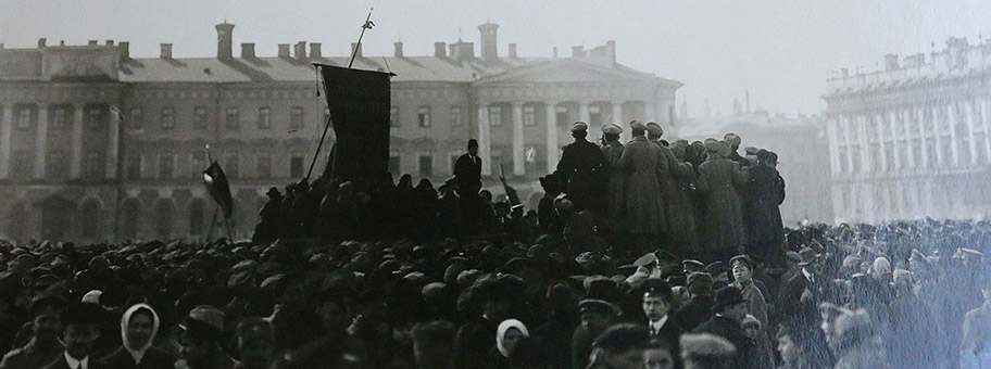 May_1st_1917,_Petrograd_(14264130389)_w.jpg