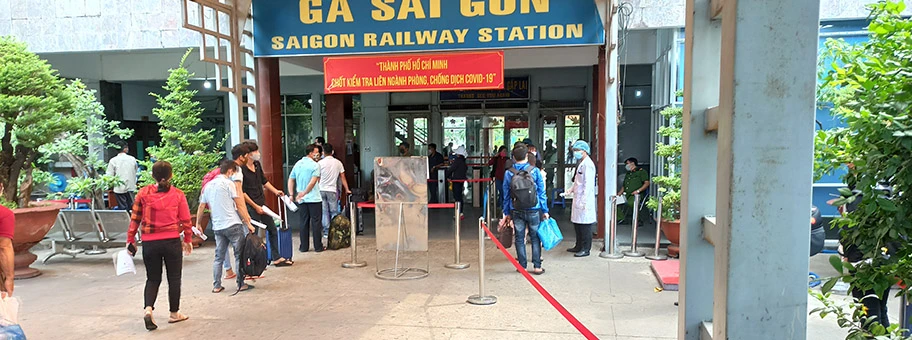 Corona-Checkpoint vor dem Bahnhof in Saigon, April 2020.