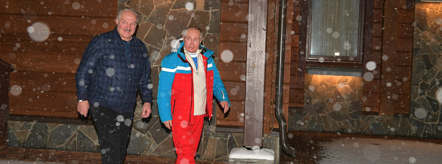Alexander Lukaschenko und Vladimir Putin bei einem Treffen in Sochi, Februar 2021.