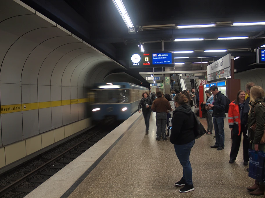 U-Bahn im Münchner Hauptbahnhof.