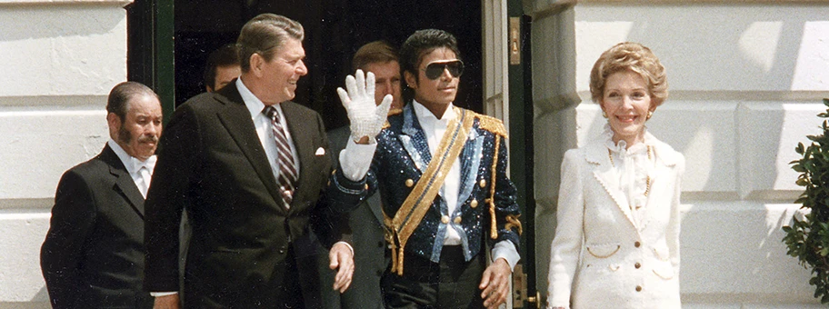 Michael Jackson mit Ronald und Nancy Reagan am 14. Mai 1984.