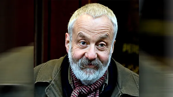 Regisseur Mike Leigh bei der Premiere von „Happy-Go-Lucky“ auf dem roten Teppich vor dem Glasgow Film Theatre, April 2008.