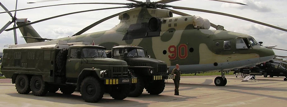 Russischer Kampfhelikopter des Typs Mil Mi 26 an der MAKS Airshow 2003.