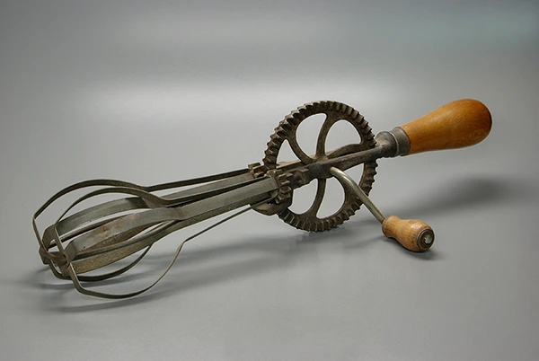 Historischer Handmixer.