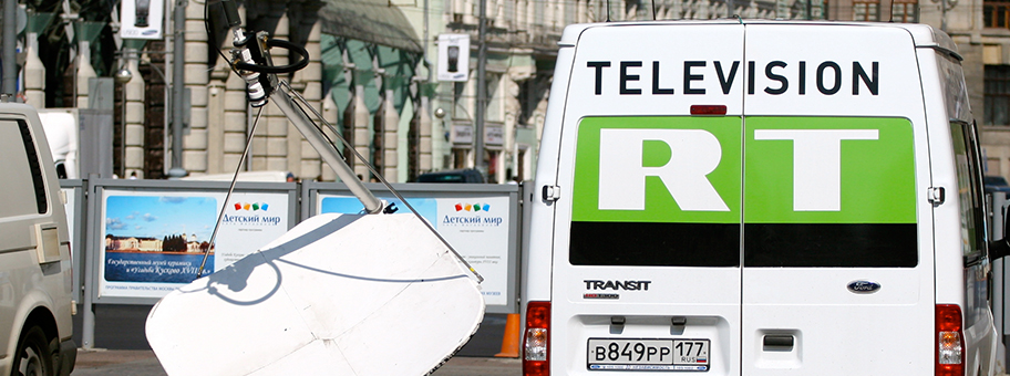 Ein TV-Übertragungswagen des englischsprachigen, staatlich finanzierten Fernsehsenders «Russia Today» in Moskau.
