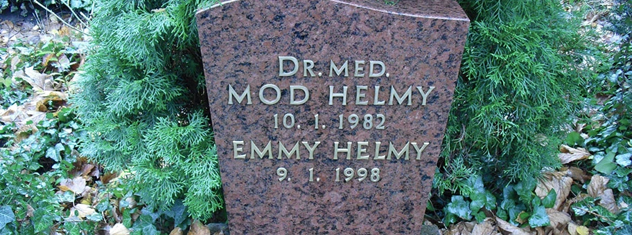 Grabstein des ägyptischen Arztes Mod Helmy (Gerechter unter den Völkern) auf dem Friedhof Heerstrasse in Berlin-Westend.