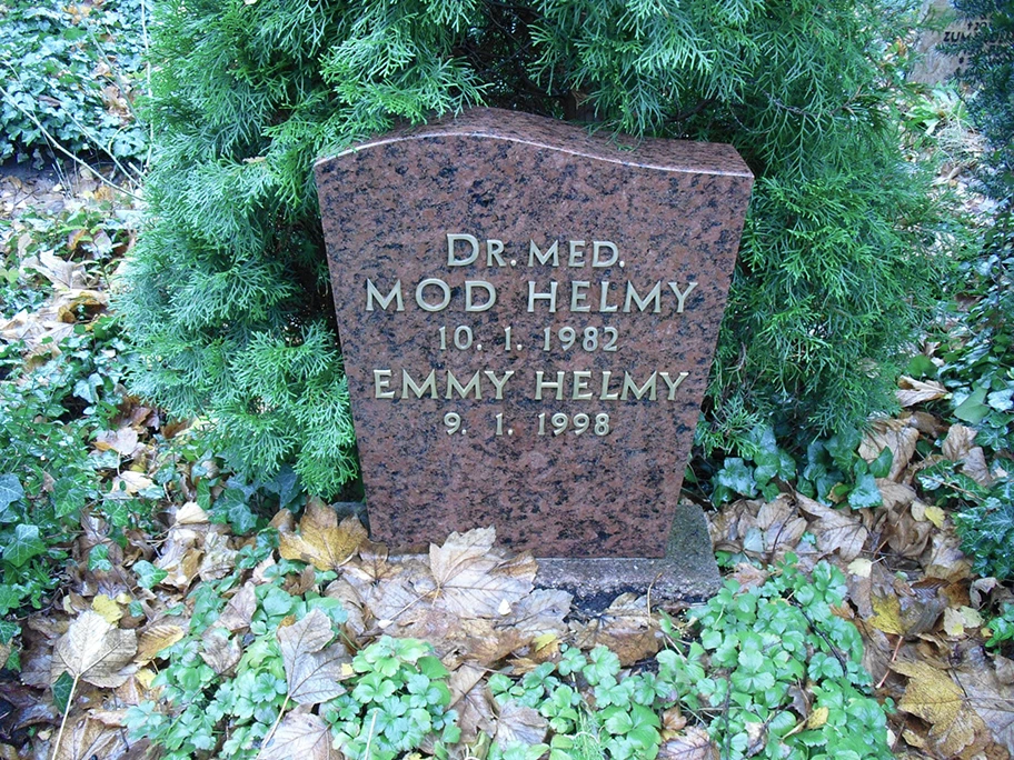 Grabstein des ägyptischen Arztes Mod Helmy (Gerechter unter den Völkern) auf dem Friedhof Heerstrasse in Berlin-Westend.