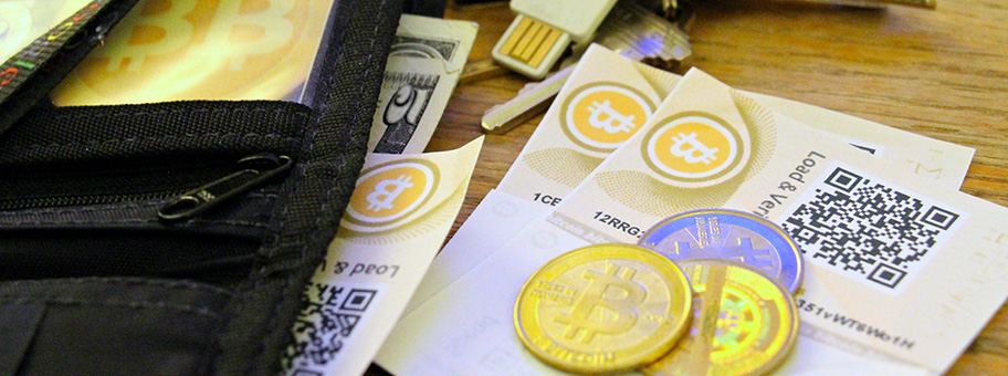 Bitcoin-Utensilien mit Logo.