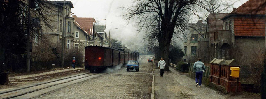 Die Goethestrasse in Bad Doberan im Landkreis Rostock in Mecklenburg-Vorpommern, Januar 1990.