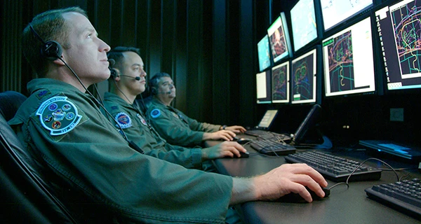 Mit dem weiteren Wachsen des Netzes in zusätzliche Lebensbereiche und der zunehmenden Vernetzung – man denke nur bspw. an die Idee des Internet of Things – wird der mögliche Kriegsraum Cyberspace immer grösser.