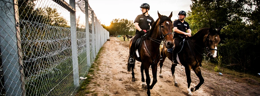 Berittene ungarische Polizei zur Kontrolle der Grenze zwischen Ungarn und Serbien am 14. September 2015.