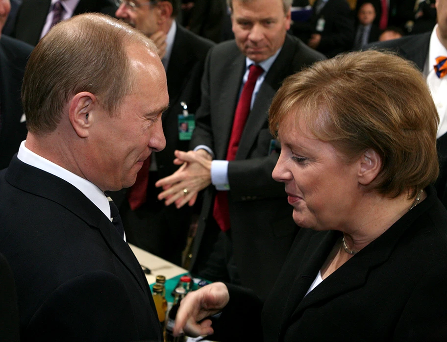 Zwei alte Freunde - Wladimir Putin und Angela Merkel während der 43. Münchner Sicherheitskonferenz im Februar 2007.