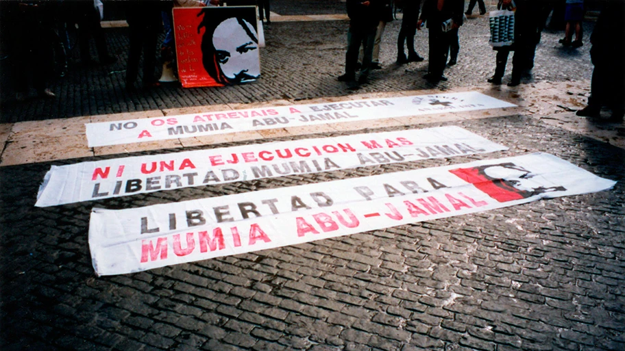 «Freiheit für Mumia Abu-Jamal» - Transparente an einer Demonstration in Barcelona.