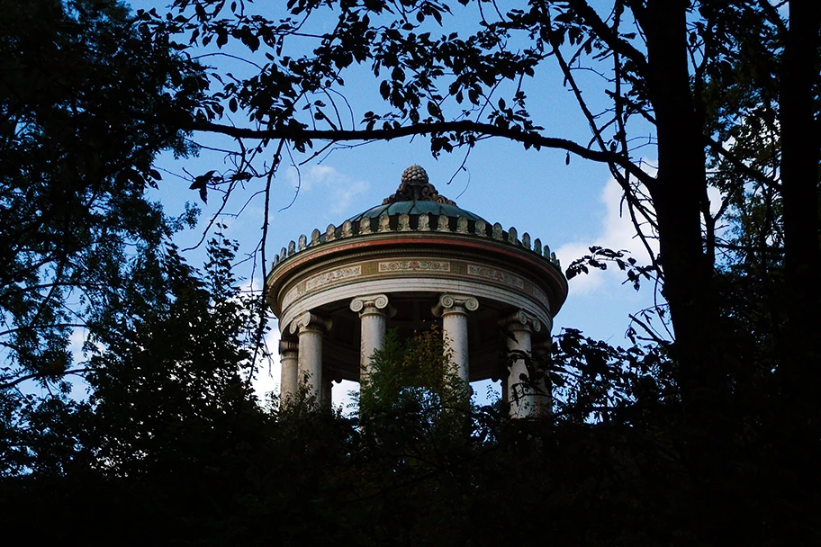 Das Monopteros im Englischen Garten von München, Oktober 2013.