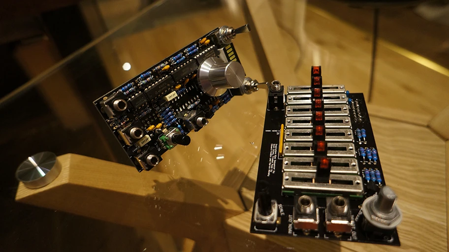 Turing Expanders - Expanders for the Turing Machine Random Looping Sequencer.