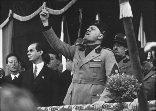 Mussolini_in_Mailand_2.jpg
