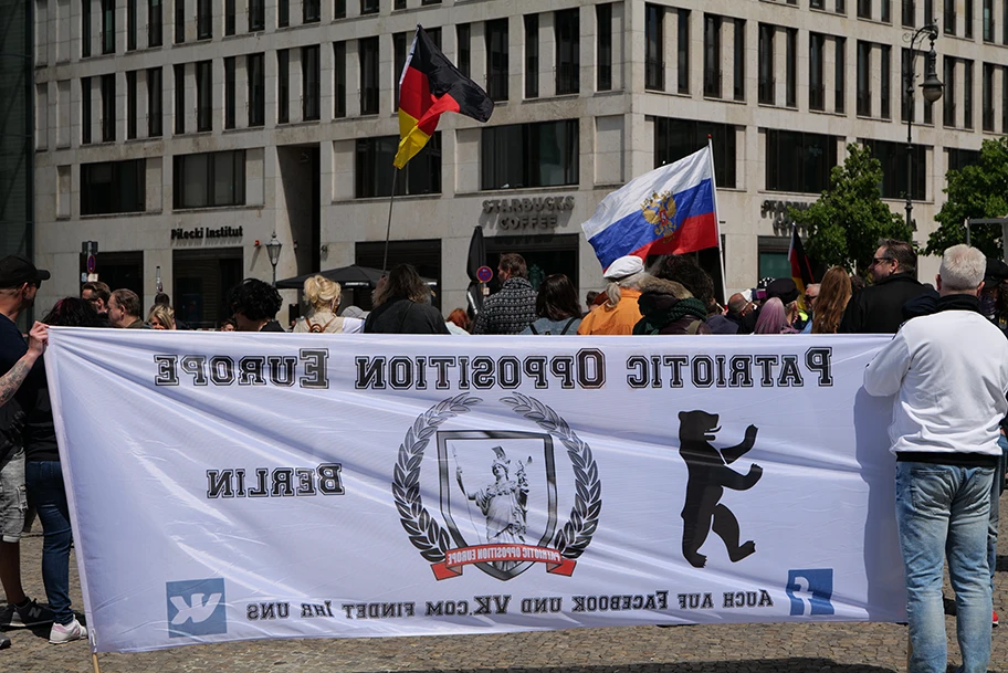 Nationalistische Demonstration auf dem Pariser Platz in Berlin am 6. Juni 2020.